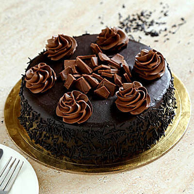 "Round shape chocolate cake with choco chips - 1kg - Click here to View more details about this Product